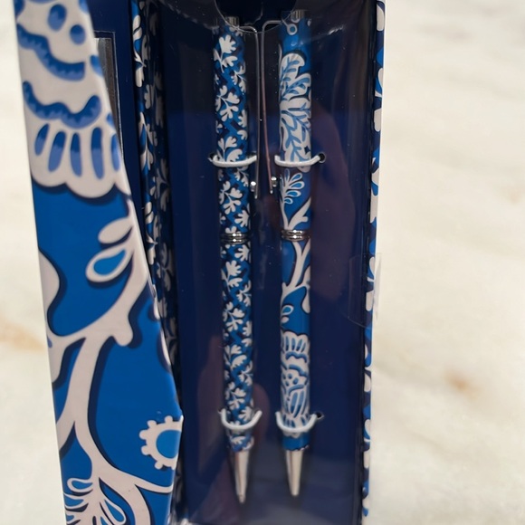 NIB Vera Bradley Blue Lagoon Pen & Pencil Set - Picture 4 of 5
